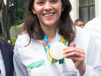 María del Rosario Espinoza con la medalla de plata ganada en los Juegos Olímpicos de Río 2016.