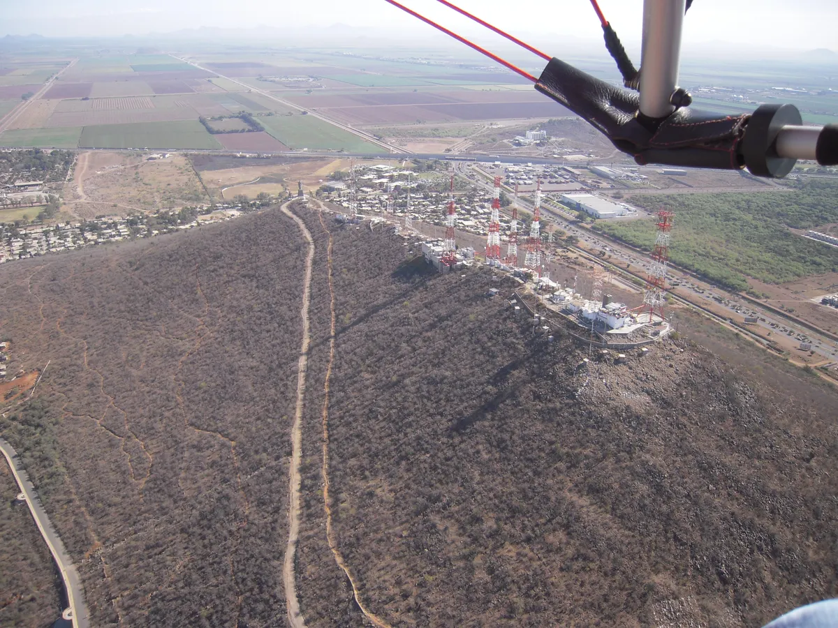 Vista del Cerro de la Memoria, el mirador emblemático de Los Mochis.