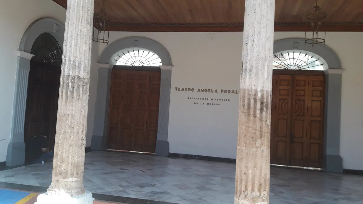 Fachada del Teatro Ángela Peralta, en el Centro Histórico de Mazatlán.